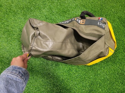 Sandbag S en train d'être retourné à l'envers